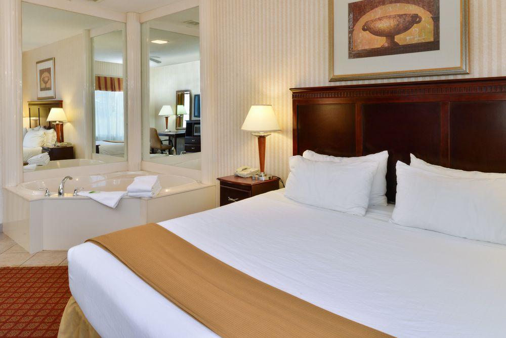 Holiday Inn Express Wixom By Ihg Kültér fotó
