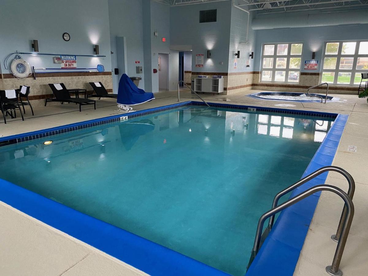 Holiday Inn Express Wixom By Ihg Kültér fotó