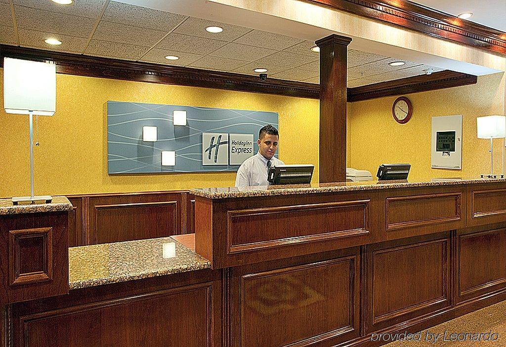 Holiday Inn Express Wixom By Ihg Beltér fotó